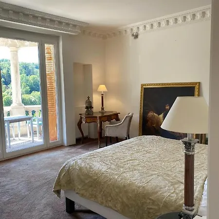 De Gaulle Apartment
