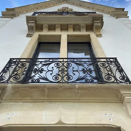 De Gaulle Apartment