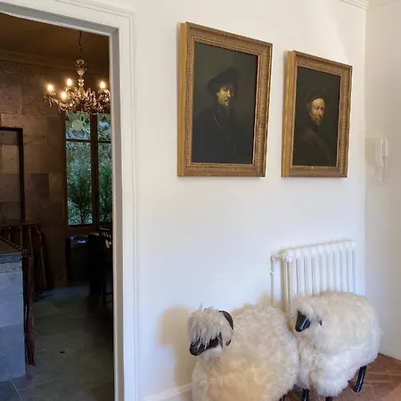 De Gaulle Apartment
