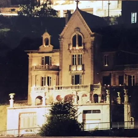 De Gaulle Apartment